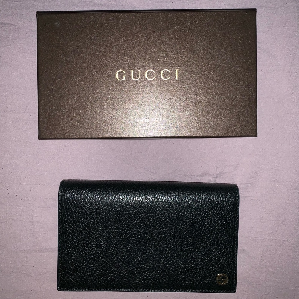 Black Gucci Cross Body/ Clutch!